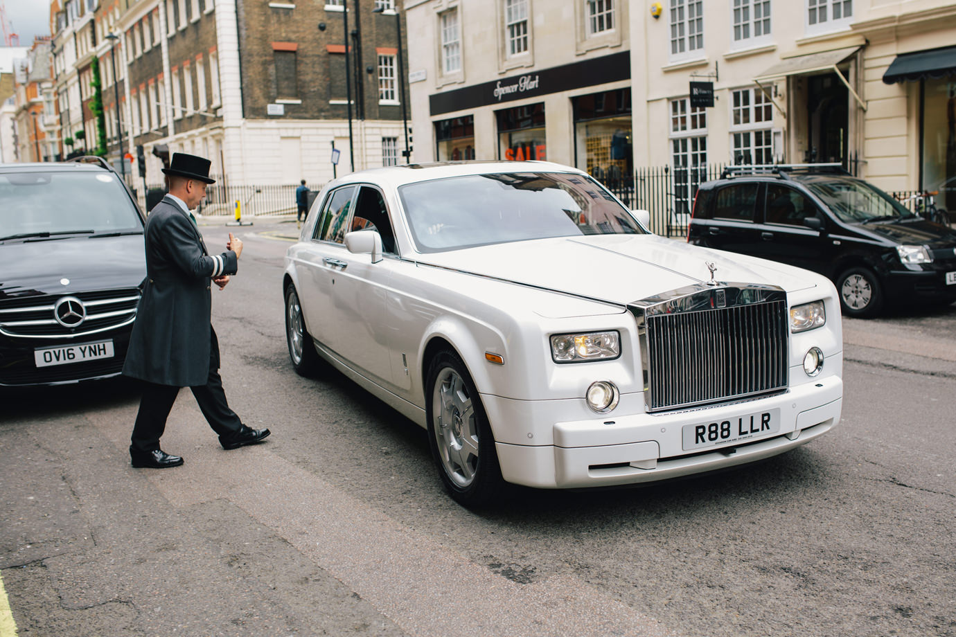 Pulling up in the roller - Rolls Royce Phantom wedding car